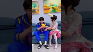 唐舞麟的牙齿被砸掉了？ #斗罗大陆 #唐舞桐与唐老六 #小舞 #唐舞桐 #唐三 #唐老六