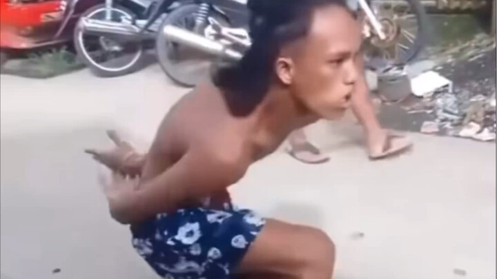 Satu-satunya orang di desa yang pernah ke pantai….