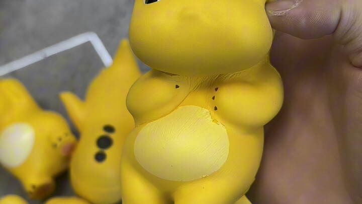 Không ngờ thằng cháu nhỏ mua nhiều đồ chơi Sữa Rồng thế này, toàn bộ bị chú tịch thu hết rồi!