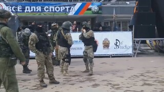 俄罗斯士兵版《莫斯科》，全副武装当众尬舞，战斗民族就是不一样