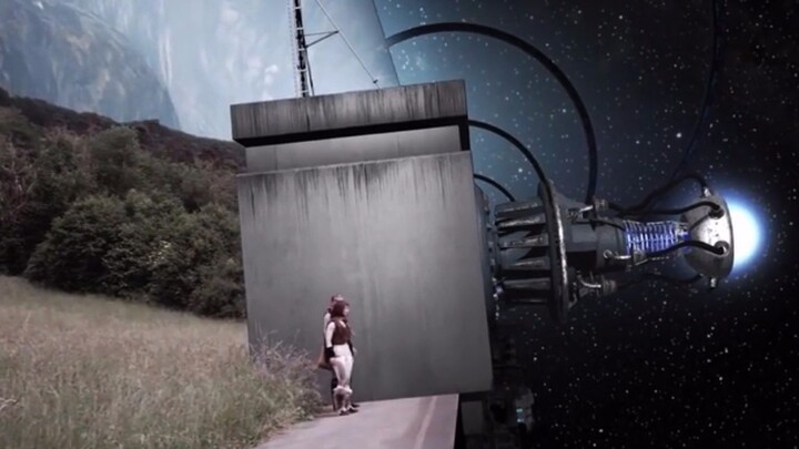 หญิงสาวมาถึงขอบเขตของดาวเคราะห์ แล้วพบว่าดาวเคราะห์นั้นเป็นเพียงเรือขนส่งของเทพเจ้า และมนุษย์ก็เป็นแ