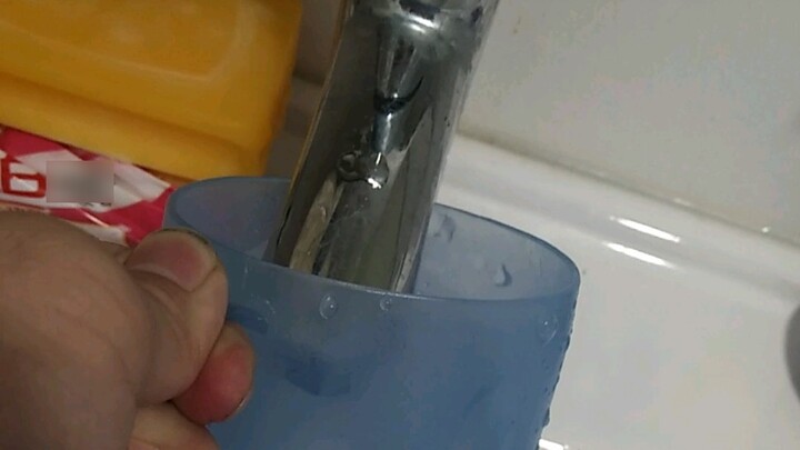 ดูสภาพอากาศแล้วเปิดก๊อกน้ำแล้วหิวน้ำ