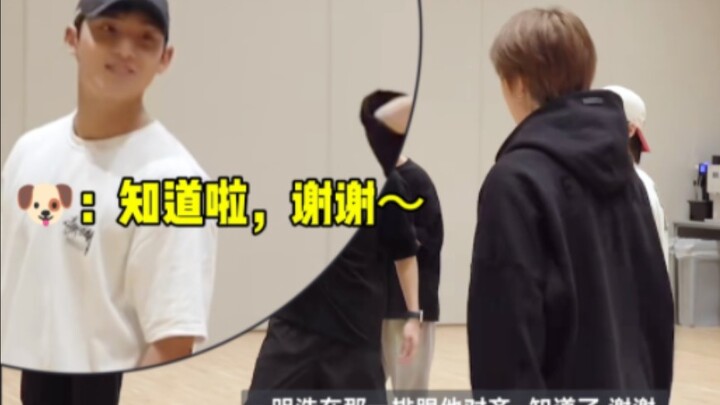 [Q8] Xiao Ba corrects Min Kyu—one of the rare moments of interaction in the practice room.