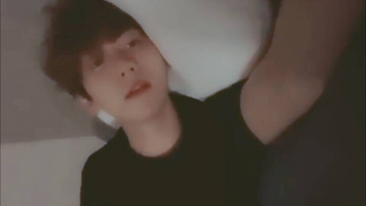 Flash sale: Những ảnh GIF thần thánh của Byun Baekhyun những năm ấy