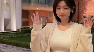 Selamat malam semuanya! Tarian lima menit Ms. Cheng begitu indah sehingga Anda dapat menonton semuan