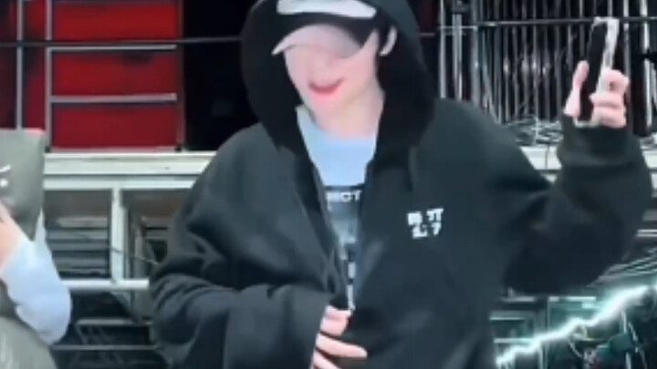 بعد مشاهدة التحدي الذي كنت أختاره، شعرت بالغثيان بسبب الحمل.