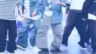 Các bước nhảy của Erya cũng khá bùng nổ trong toàn bộ vòng nhảy tap