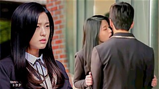 A transfer student who turns out to be a vampire secretly loves her classmate - korean movie recap