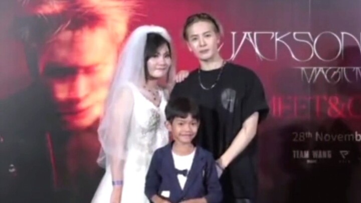 Jackson Wang bỗng nhiên chụp ảnh cưới, vừa ngại ngùng vừa lúng túng, đến mức mất hết biểu cảm!