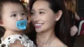 ความรักของแม่นั้นยิ่งใหญ่มาก! ทันใดนั้นก็คิดถึงวันที่แม่กอดตอนเด็กๆ