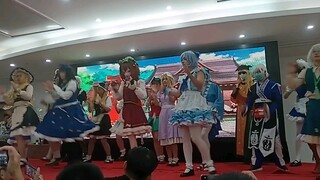 Zheng T يعيد تمثيل رقصة القط البرتقالي من عام 2012، ويذهل الجميع في السيارة 😢😢