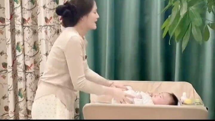 Mẹ đúng là cựu vương! Từng nghe nói về trầm cảm sau sinh, nhưng chưa từng nghe đến “chứng bá đạo” sa