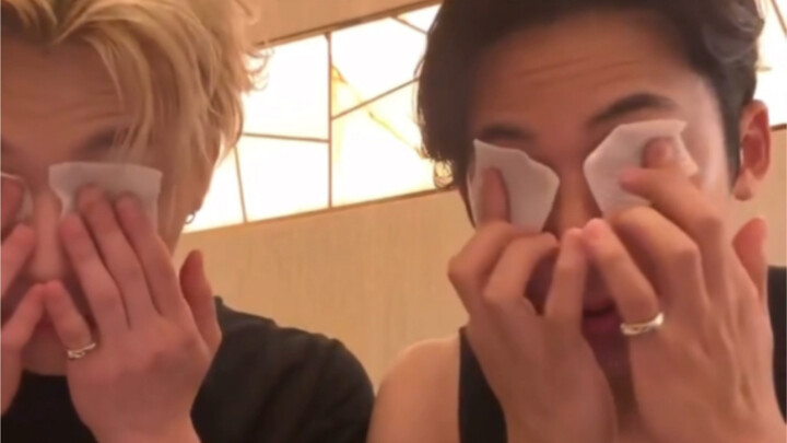 Wonwoo: Why are you taking off your makeup with the camera on? Kim Min-kyu: My response is…