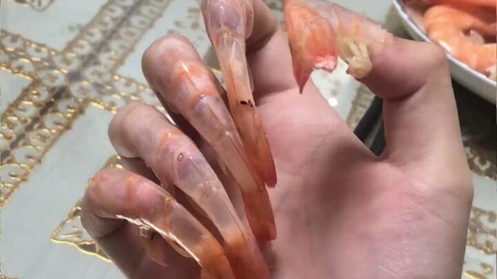 Tôi cũng làm móng rồi