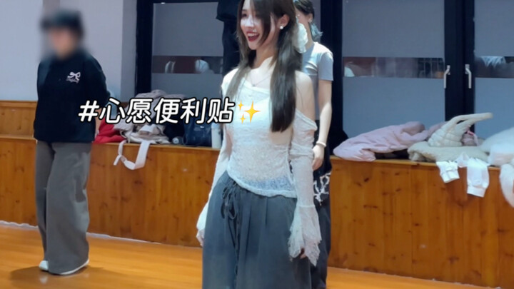 Siapa yang ngerti! Kemeja putih + celana jeans, aura cinta pertama-nya benar-benar kuat banget, ahhh