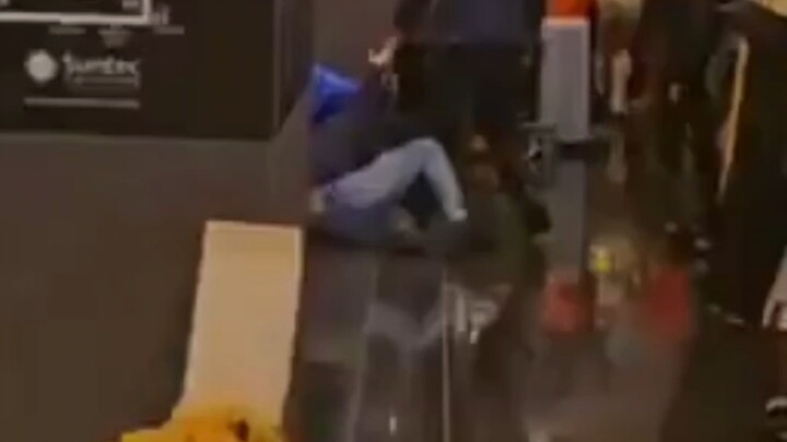 In case you didn’t know, Hoozuki brutally beat up a copper fetishist at a Singapore cosplay conventi