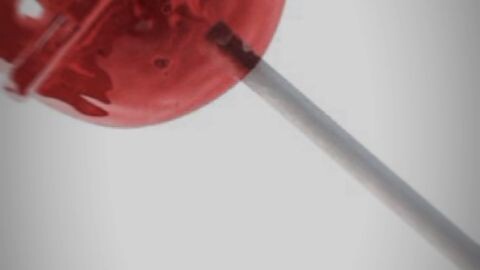 ada yang mau makan ni permen