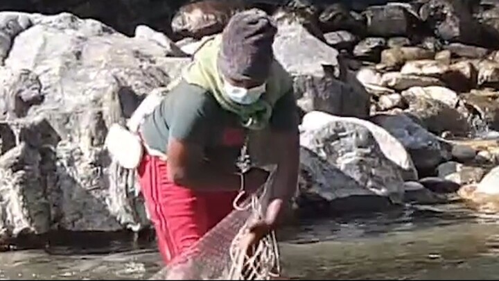 cast net fishing in Nepal | himalayan trout fishing | cast netting |