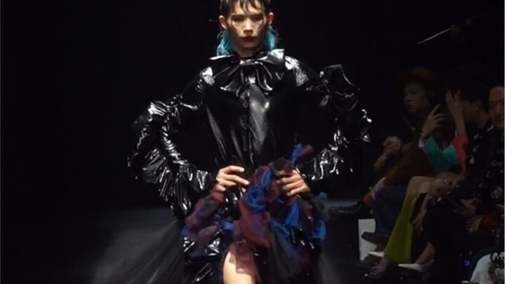 Setiap kali menjadi yang pertama tampil di catwalk selalu…