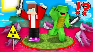 JJ and Mikey SURVIVING on RED CIRCLE vs TOXIC SHARKS in Minecraft Challenge - Maizen JJ and Mikey