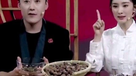 وجه يانغ مي ينطق بالإعجاب #يانغ_مي لا تستطيع يانغ مي كتم ابتسامتها من الفرح #يانغ_مي