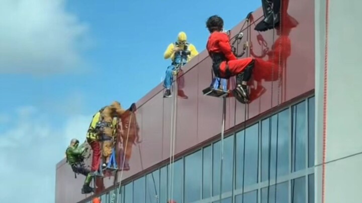 🎃 Halloween at the children’s hospital brings surprises to little patients who can’t go out trick-or