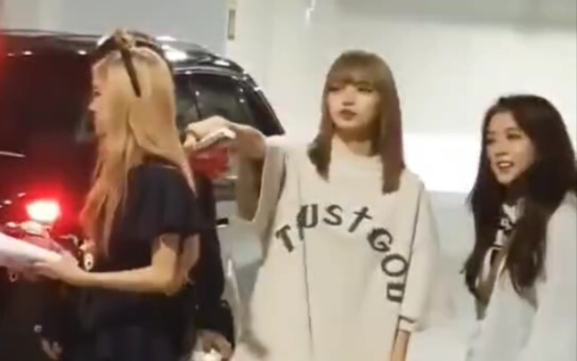【Lisa】演唱会后台 她穿衣服总有说不上来的气质