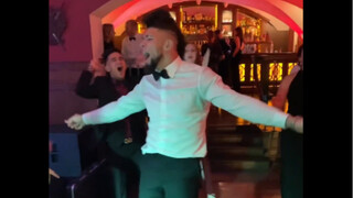 Màn khiêu vũ hoành tráng trong đám cưới của Johnny Walker