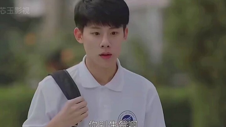 ฟางอีฝานมอบของขวัญให้ครู หลังเห็นแล้วเหวินเจี๋ยถึงกับเขินหน้าแดง จัดการตีฟางอีฝานอย่างแรง!