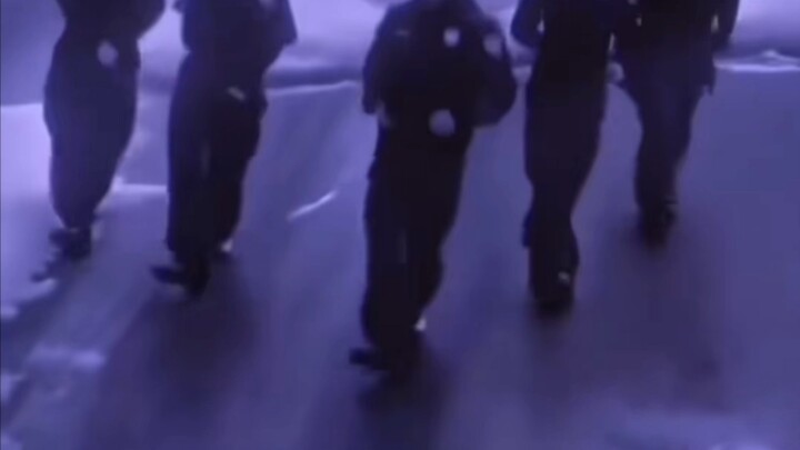 رقصة الشرطة ولكن مع موسيقى خلفية مختلفة 2 (إذا أردت أي موسيقى خلفية في المستقبل، أرسل لي رسالة خاصة 