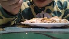 ASMR EATING SOUNDS - CHICKEN, PUMPKIN, FRIED EGG, CHINESE LETTUCE WITH BLACK PEPPER (DELICIOUS)