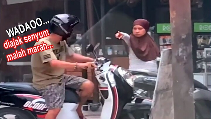 Tertawa Karena Lucu Tersenyum Karena Bahagia