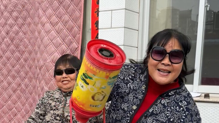 Cảm giác mẹ bạn biết chơi rap là như thế nào nhỉ?