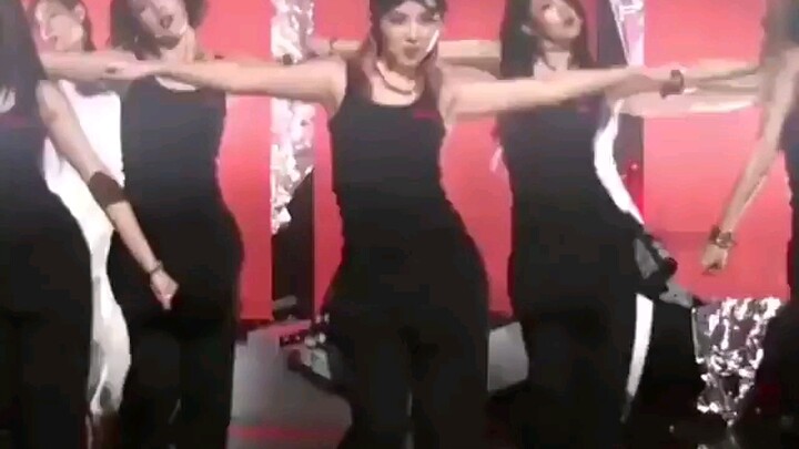 เพียงแต่ที่โด่งดังออกไปนอกวงการกลับเป็นแค่พาร์ตของฮย็อนอาเท่านั้นเอง