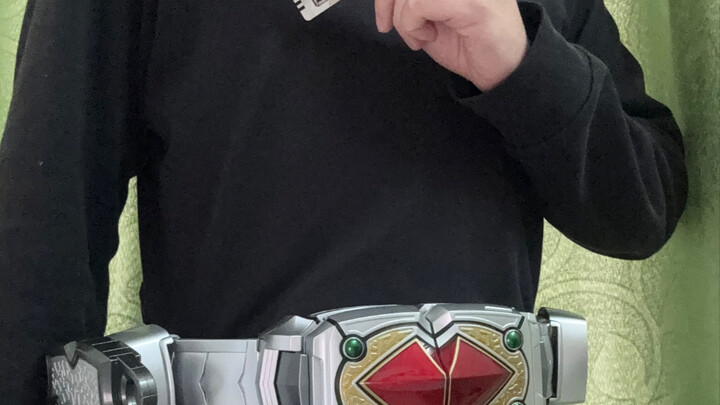 Gunakan kartu PVC buatan sendiri yang dibeli di PDD untuk menggunakan Kamen Rider Kallis CSM yang ba
