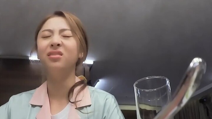 【LE SSERAFIM】أكل يونجين للفلفل الحار المقلي هو كوميديا خالصة