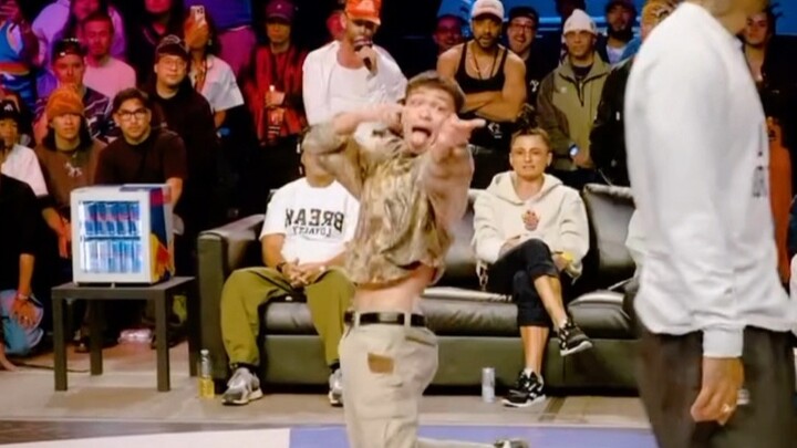 King-level street dance, the boy has superb dancing skills, and the opening is so smooth!