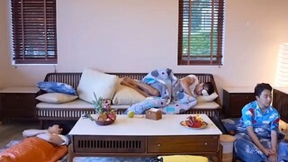 chị lamoon kiểu mới ngủ dậy nhìn mặt chị ấy hài quá trời :)) #lamoon #anhsangaza #muộii #2ngay1dem