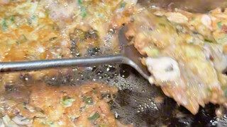 80 a whole pot of oyster omelette is really delicious, full of oysters! Crispy on the outside and te