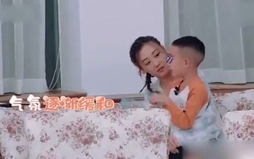 Ying Cai’er memarahi Jasper di kamar mandi, langsung berbicara dalam bahasa Inggris tingkat lanjut; 