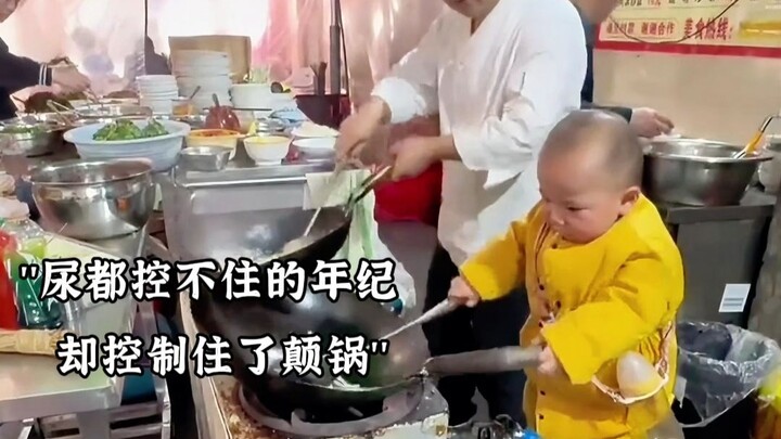 Những em bé có khả năng bắt chước cực kỳ xuất sắc