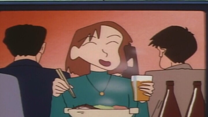 [Crayon Shin-chan] Shin-chan watches TV and eats a super affordable spicy beef hotpot, and then has 