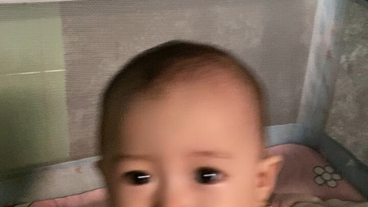 Con gái tập nói