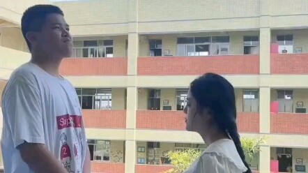 Cô giáo có vóc dáng nhỏ nhắn dạy dỗ cậu học sinh lớp 6, chỉ cần nói thêm một câu nữa là tôi đã lo cô