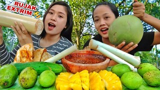 MUKBANG RUJAK POHON PISANG MENTAH, BATOK KELAPA, MANGGA MUDA#mukbang#makananviral#pohonpisang