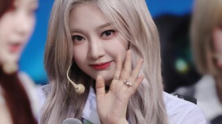 Menggunakan lagu Black Mamba untuk melihat kemajuan Ningning dalam membuka mikrofon