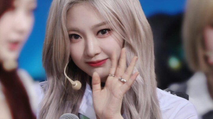 Let's use "Black Mamba" to appreciate Ningning's progress in live singing!