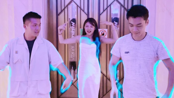 Streamer teratas stasiun B Sister Bian menari dengan sekelompok pria kuat dalam tarian grup wanita