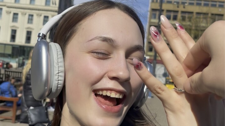 Put the ring on her finger