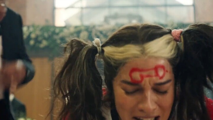 ผู้หญิงกลั้นอึต่อหน้าคนเยอะ เหตุผลแท้จริงคืออะไรกันแน่?